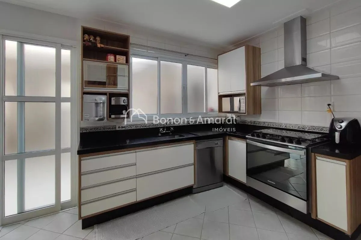 Imagem Casa de condomínio com 300m², 4 quartos e 3 vagas