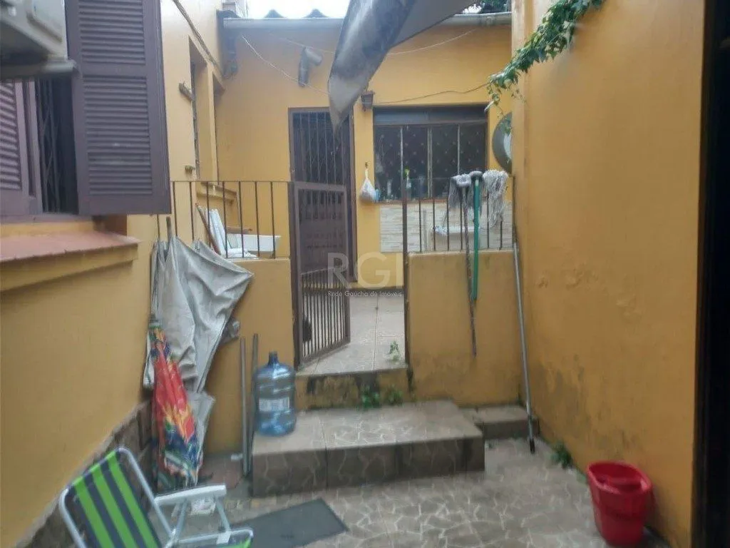 Imagem Casa para Venda - 220m², 3 dormitórios, 4 vagas - Teresópolis