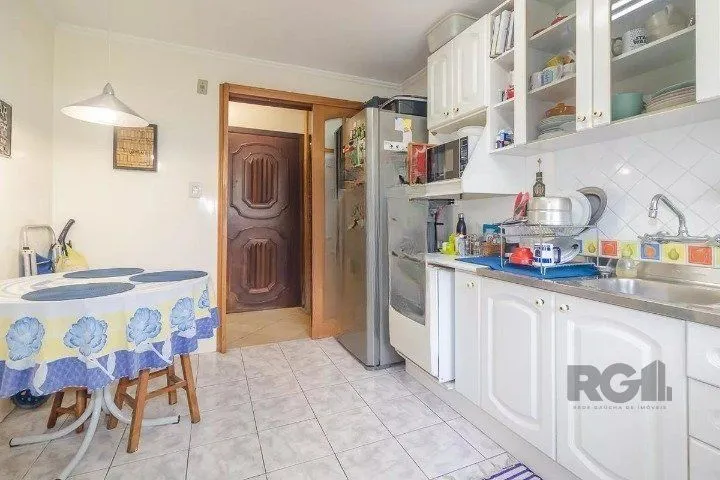Imagem Apartamento com 2 dormitórios reversível para 3, e condomínio com portaria 24h, salão de festas, quadra e playground. Próximo à Orla e BarraShopping.