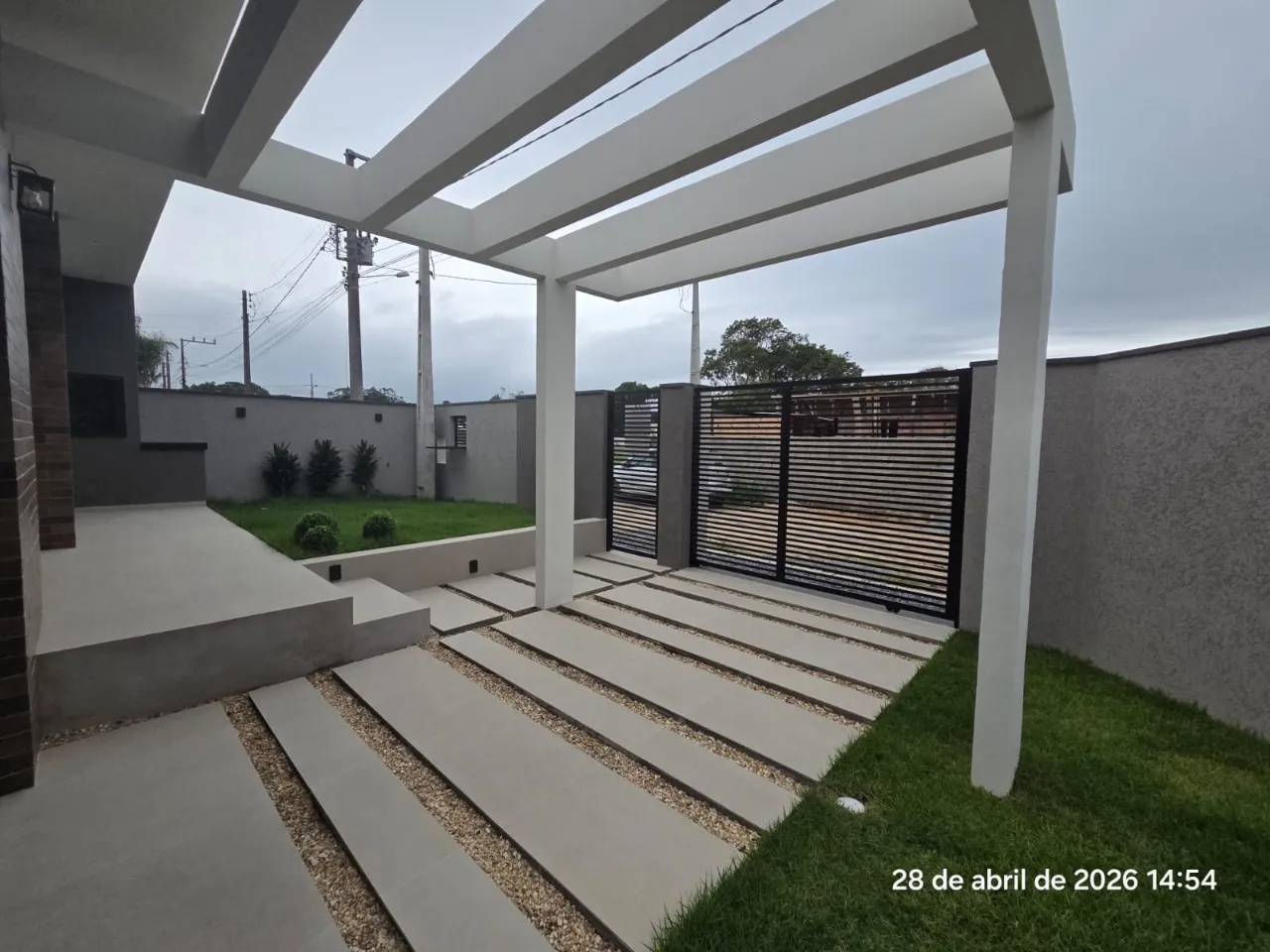 Imagem Casa de esquina em construção, com projeto moderno e excelente padrão de acabamento.
São 3 dormi...