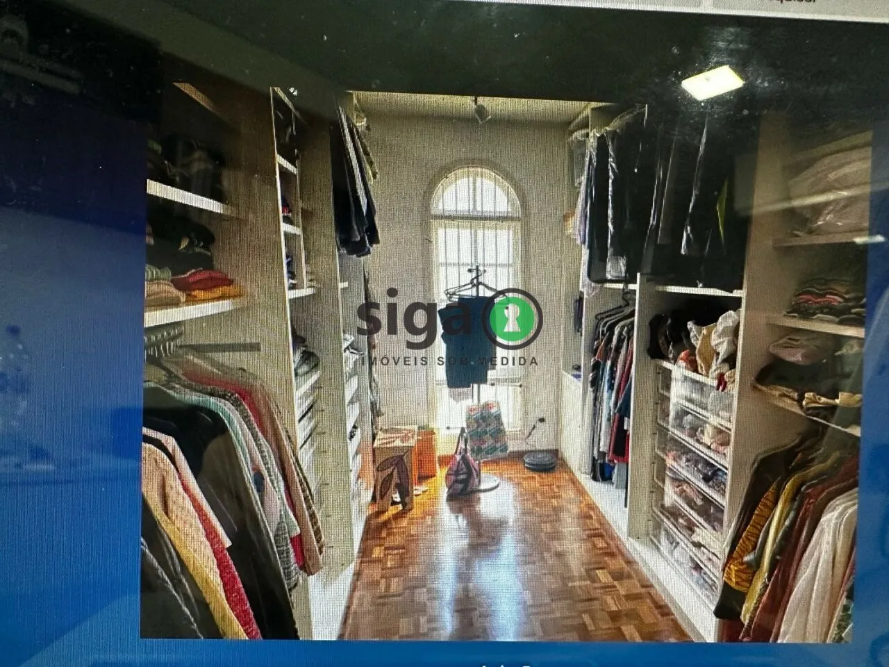 Imagem Sobradono Bairro Alto de Pinheiros, com 3 Quartos e 7 banheiros à Venda