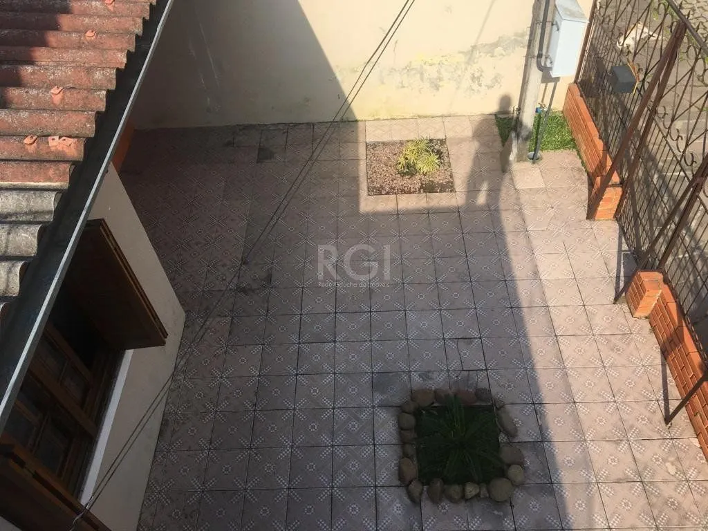 Imagem Sobrado para Venda - 92m², 3 dormitórios, 2 vagas - Restinga Nova