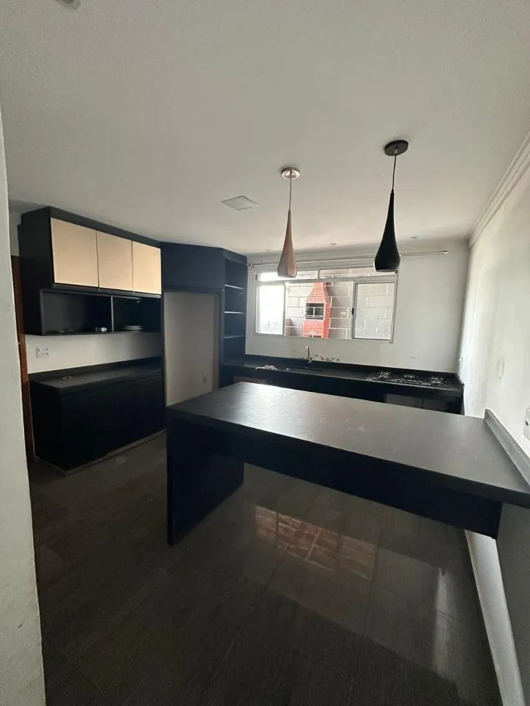 Imagem Sobrado de 3 quartos e 1 suíte na Vila Eldízia, Santo André-SP: 180m², 2 banheiros e 1 vaga de garagem!
