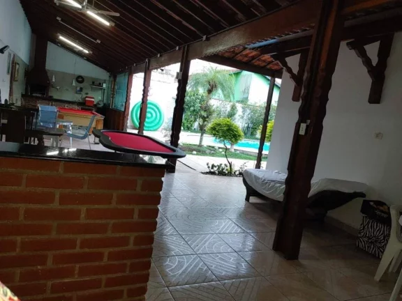 Imagem Casa com Piscina, 5 suítes, 405 m² - Venda!