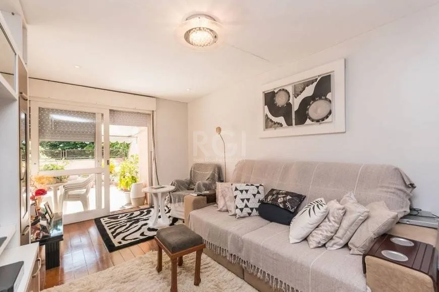 Imagem Cobertura para Venda - 180m², 3 dormitórios, sendo 1 suites, 1 vaga - Petrópolis