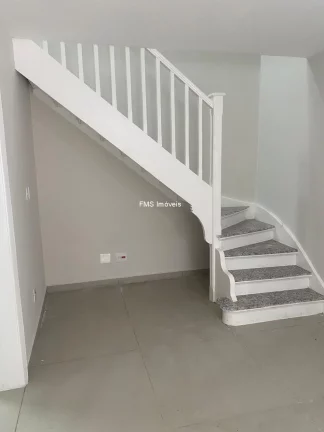 Imagem Casa Comercial de Alto Padrão para Locação na Vila Mariana, São Paulo-SP: 3 Salas, 4 Banheiros e 118 m² de Área.