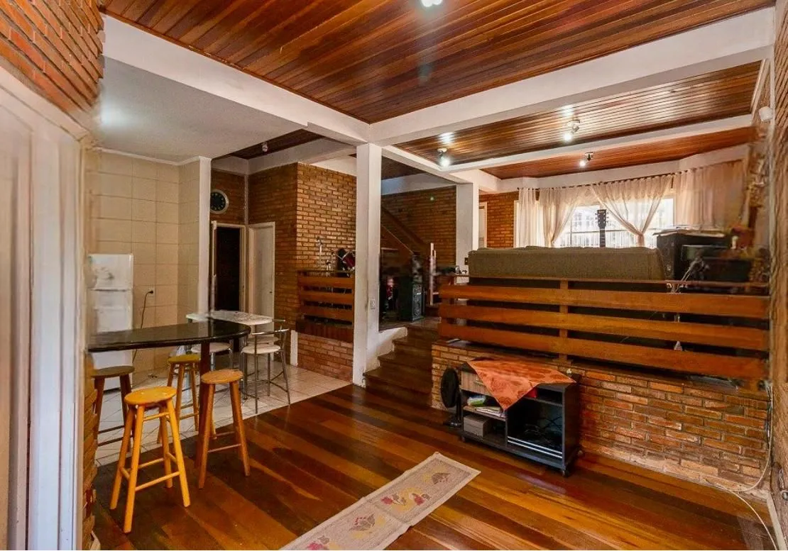 Imagem Casa 3 dormitorio com 230m2 pátio com piscina no bairro Itu Sabará
