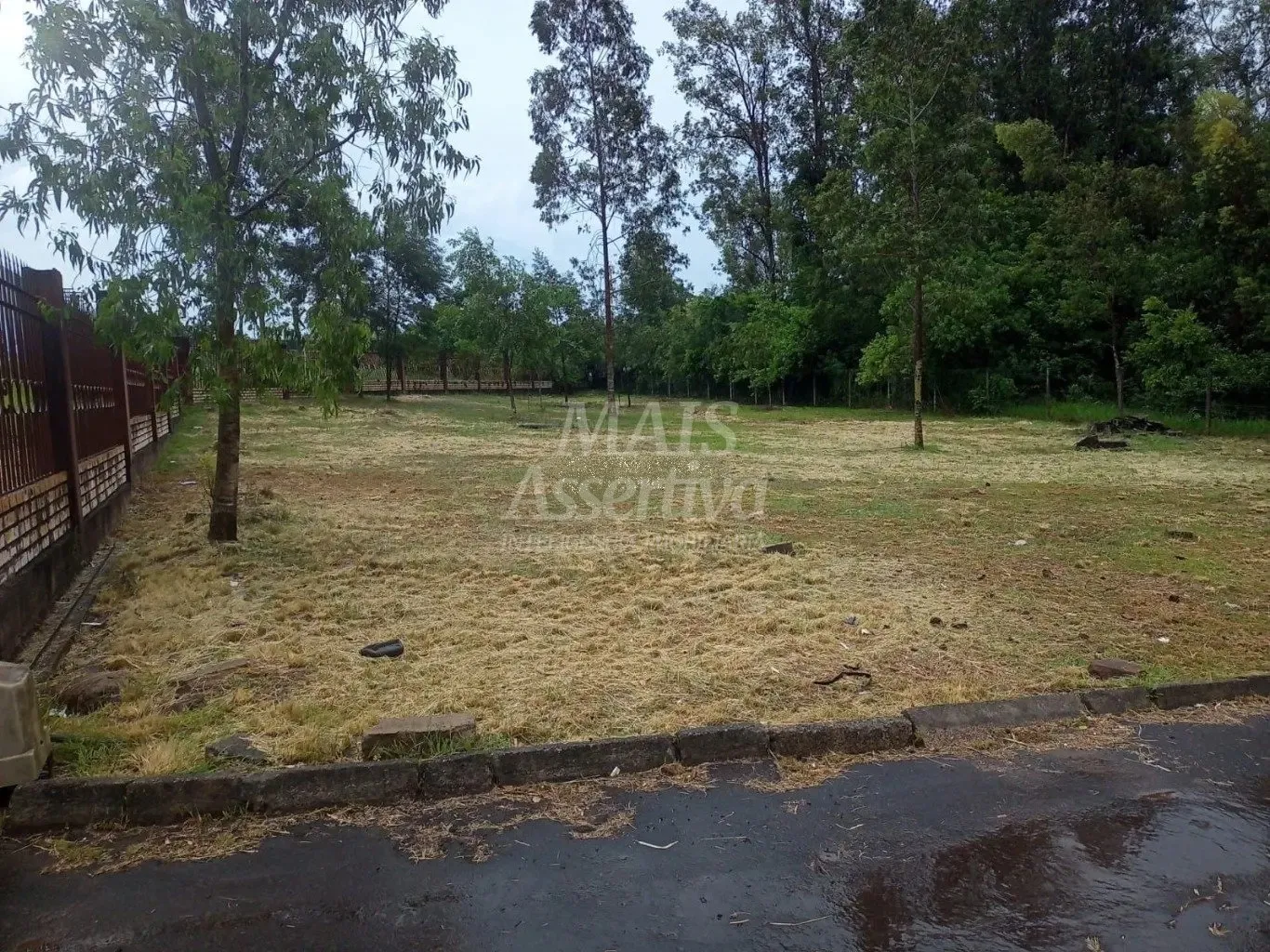 Imagem Complexo Industrial para venda na Av. Parobé com 8 prédios comercias