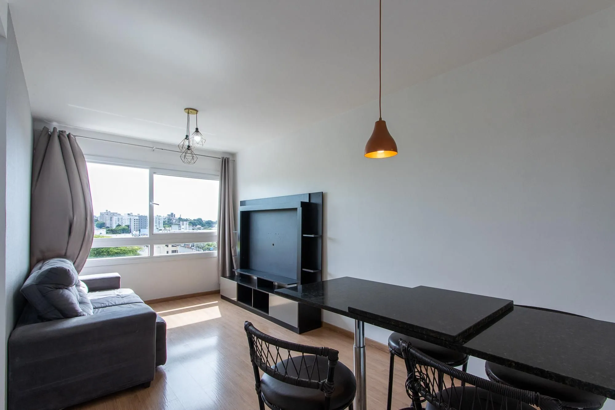Imagem Apartamento de 2 dormitórios com suíte, churrasqueira e infraestrutura completa na Zona Sul de Porto Alegre.