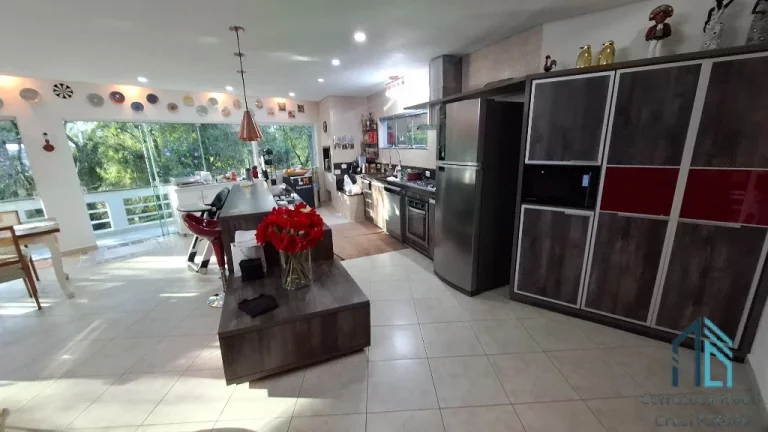 Imagem Casa em condomínio, 05 quartos sendo 04 suítes, 05 vagas, no Bairro Alto em Curitiba PR
