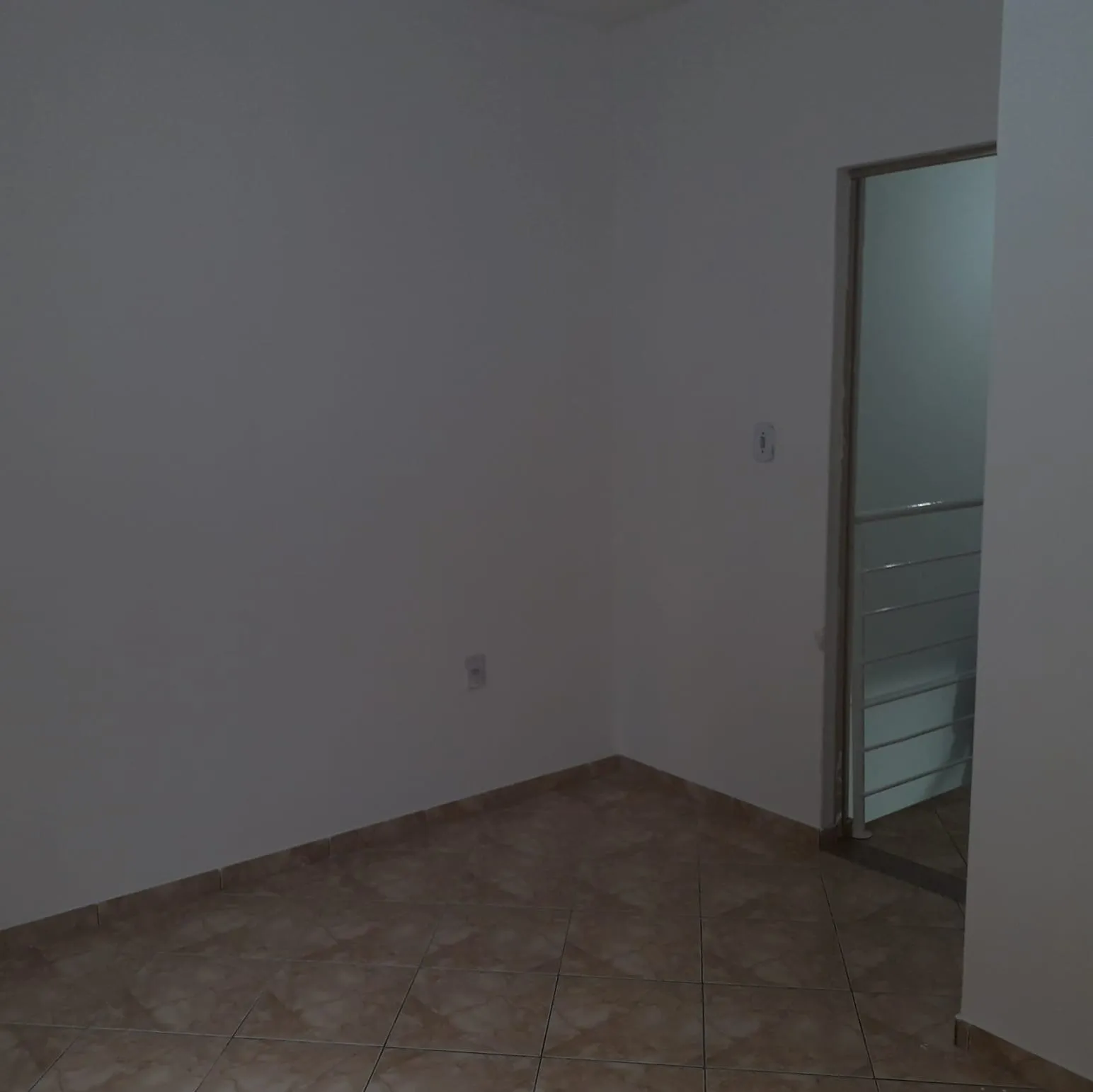 Imagem "Residência Confortável e Prática: Garagem Coberta, Três Dormitórios Aconchegantes, Sala Ampla, Cozinha Espaçosa e Mais! Descubra o Seu Novo Lar."
