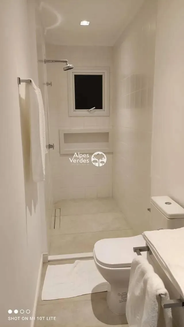 Imagem Vende-se apartamento no 4° andar cobertura mobiliado a 5 minutos da Rua Coberta