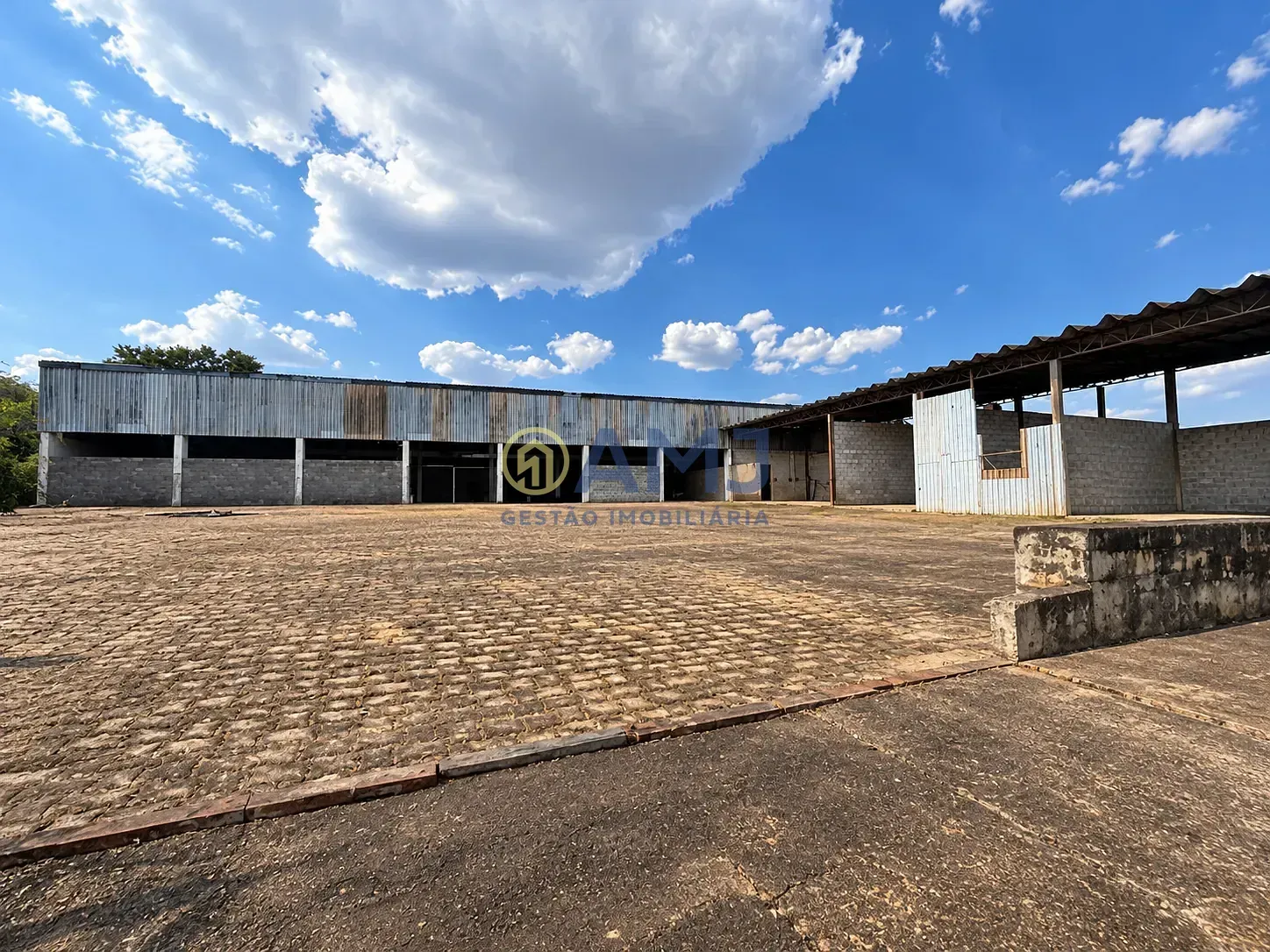 Imagem ÁREA COMERCIAL À VENDA | SETOR SANTA GENOVEVA - GOIÂNIA