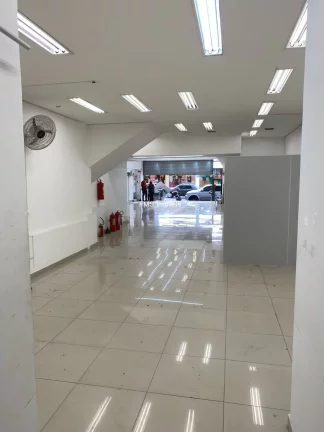 Imagem Salão Comercial de Alto Padrão em Pinheiros: 1 Sala, 2 Banheiros, 2 Vagas de Garagem, 600m² de Área - São Paulo-SP