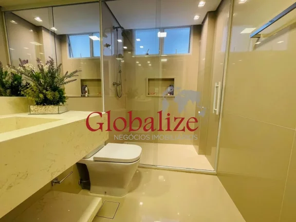 Imagem Apartamento 03 dormitórios todo reformado no Gonzaga próximo da praia por R$2.500.000,00