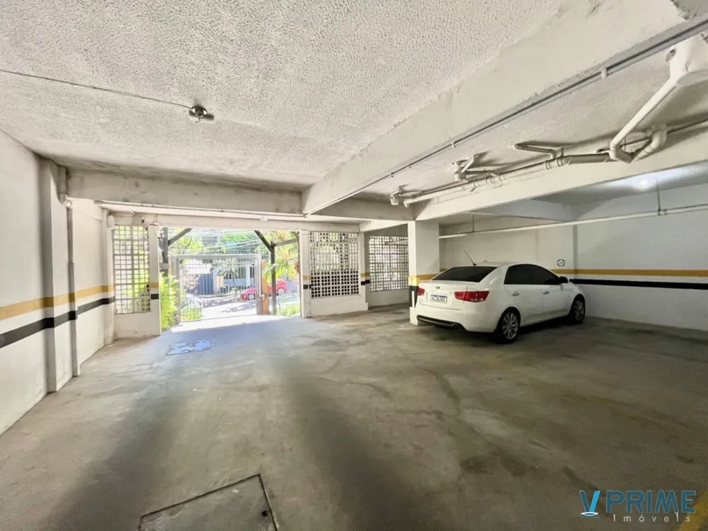 Imagem Vende-se apartamento com 2 quartos (1 suíte), 75 m² e 2 vagas - Petrópolis