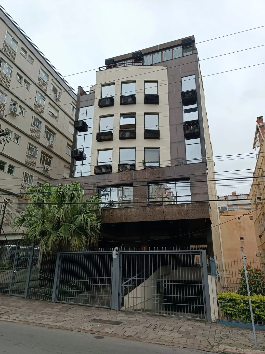 Imagem Sala comercial à venda em Porto Alegre, Menino Deus, 45.96m2