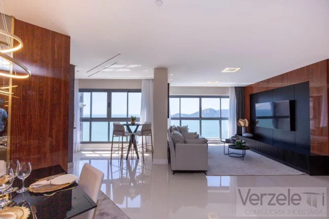 Imagem Apartamento Quadra Mar para Venda em Balneário Camboriú / SC no bairro Centro