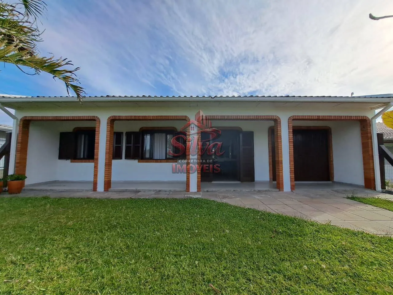 C143 | Casa 3 dormitórios com churrasqueira a 300m do mar