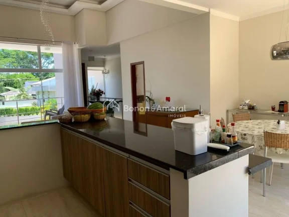 Imagem Esta casa impecável no Condomínio Fiorella em Valinhos oferece um ambiente extremamente arejado e ...