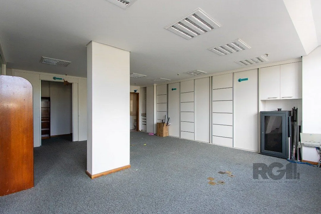 Imagem SALA COMERCIAL BAIRRO MENINO DEUS - 82m² DE ÁREA PRIVATIVA, 1 VAGA