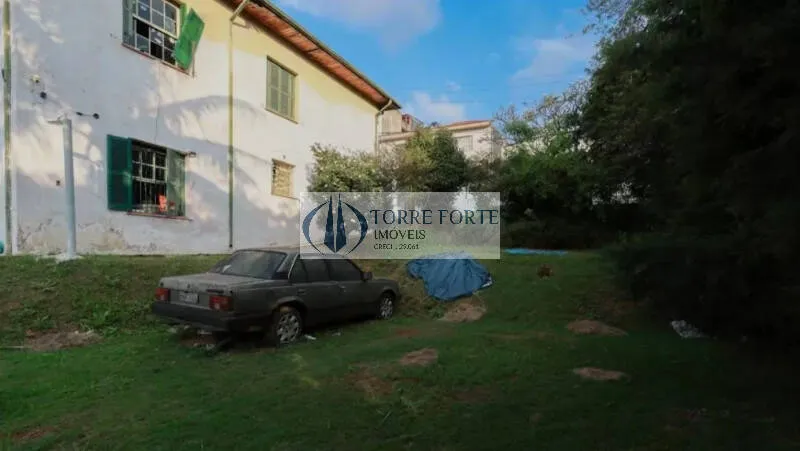 Imagem Casa espaçosa com 250 m², 3 dormitórios, 1 banheiro, 5 vagas de garagem