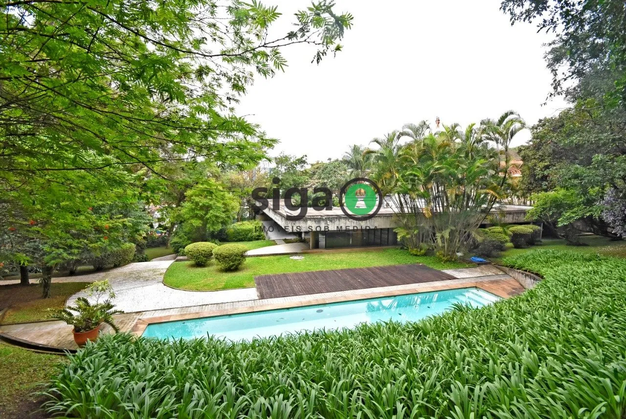Imagem UMA CASA ICÔNICA NA CIDADE JARDIM | 976 m² | ARQUITETURA ATEMPORAL EM MEIO AO VERDE