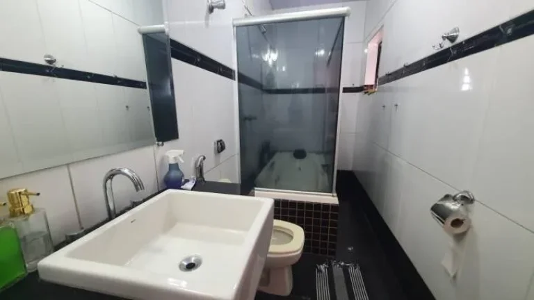 Imagem Casa moderna e versátil com 04 quartos, espaço gourmet e edícula.