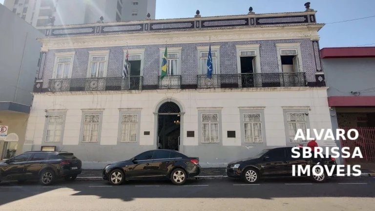 Imagem Imóvel histórico à venda no centro de Itu/SP, com grande potencial residencial ou comercial.