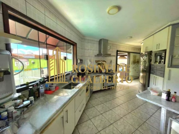 Imagem CASA COM 3 SUÍTES NO CENTRO E CARAGUATATUBA A 100 METROS DA PRAIA
