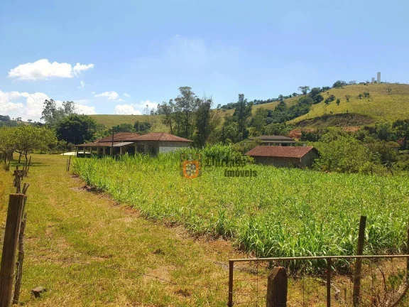 Imagem Sítio com 6 dormitórios à venda, 25400 m² por R$ 700.000 - Zona Rural - Cambuí/MG