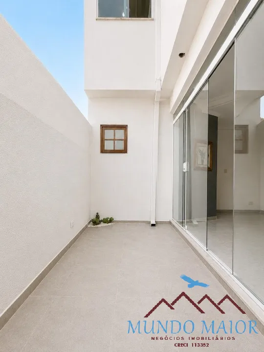 Imagem OPORTUNIDADE ÚNICA! SOBRADO 280M² PRONTO PARA MORAR - 3 SUÍTES + ESCRITÓRIO