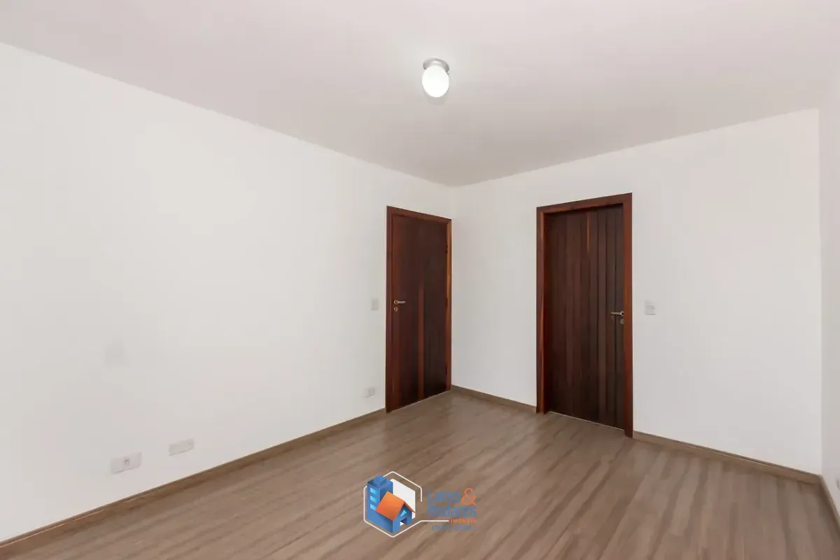 Imagem Sobrado para venda em Jardim Londrina com 4 quartos, sendo 1 suíte, 340m²