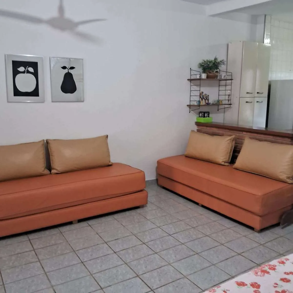 Imagem Casa à venda em Guarujá, Enseada, com 1 quarto, com 70 m2, Condomínio Mandaguari