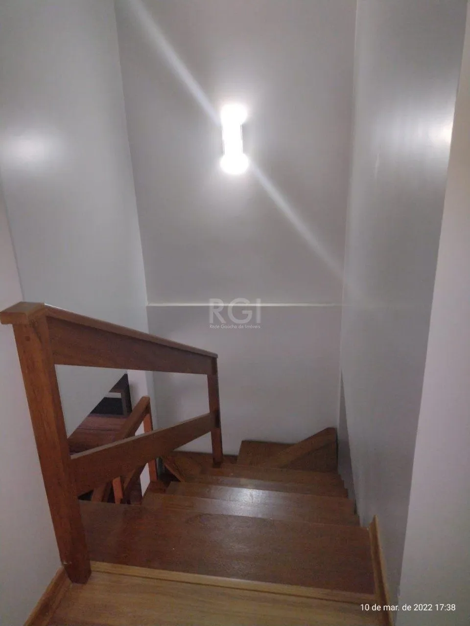 Imagem Casa 210m², 3 dormitórios, sendo 1 suites, 2 vagas - Mario Quintana, Porto Alegre/RS