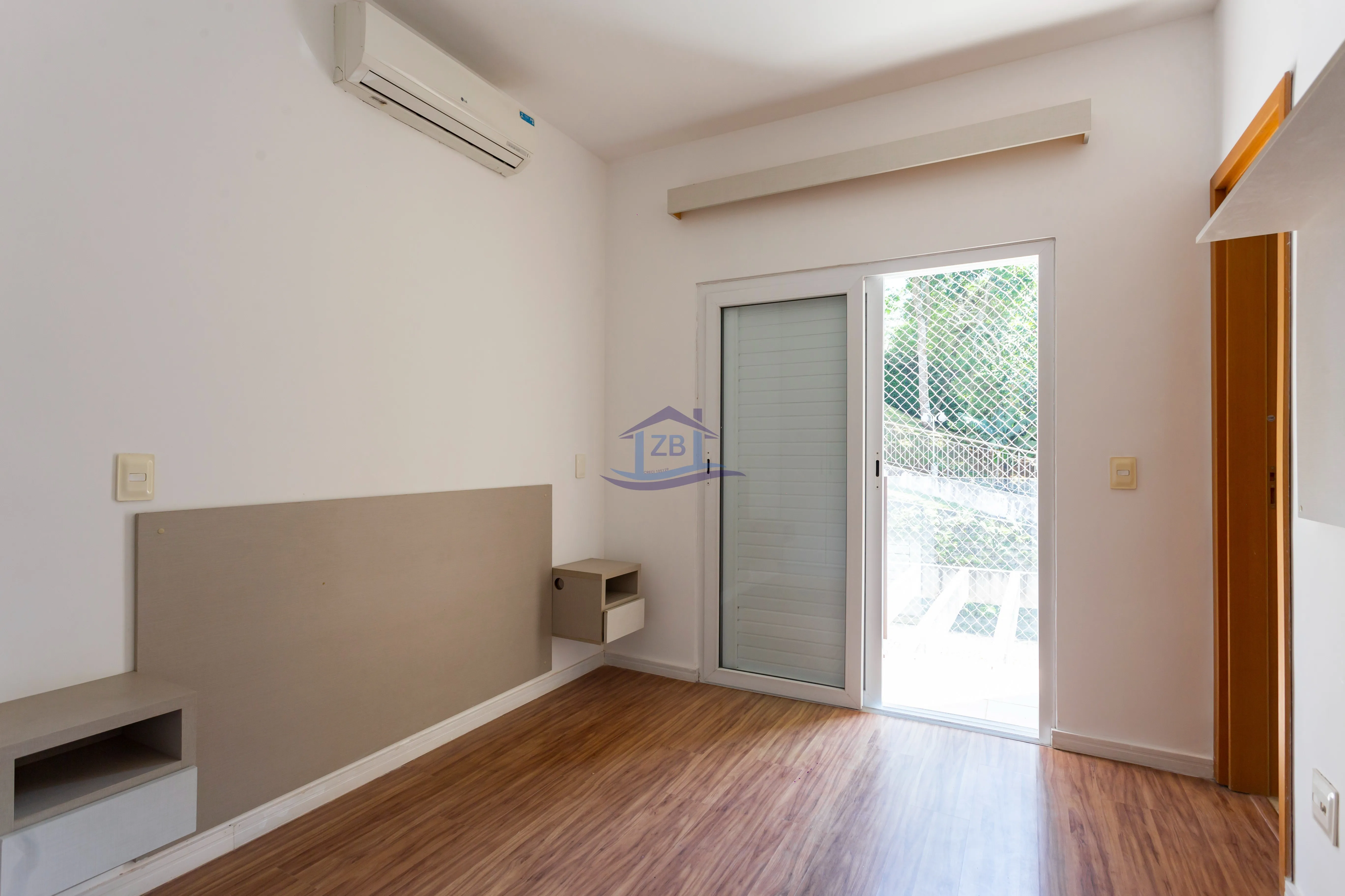 Imagem CASA RESIDENCIAL em COTIA - SP, CHÁCARA PAVOEIRO