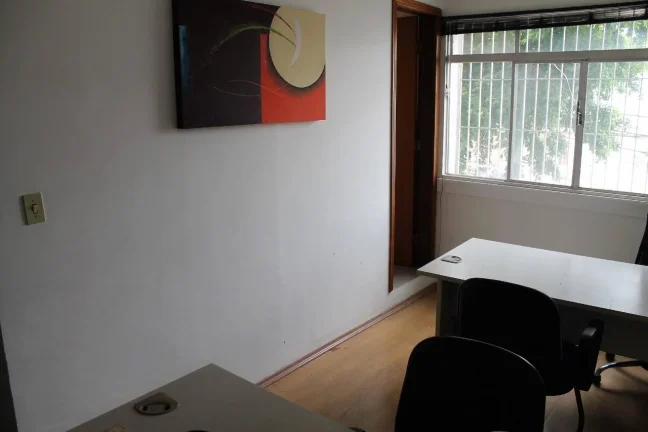 Imagem Sala Comercial 36 m² 200 metros do Metro Se Toda Mobiliada