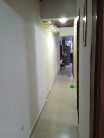 Imagem VENDA DE CASA TÉRREA NO BAIRRO DA PENHA, EM ARUJÁ/SP, 73m² com 3 quartos, sala de estar, área gourmet e garagem coberta para 02 autos. CONSULTE-NOS.