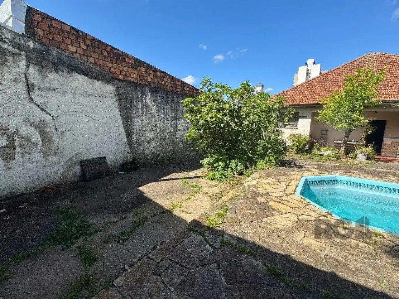 Imagem Casa de 5vquartos e 3 vagas de garagem no bairro Santana em Porto Alegre