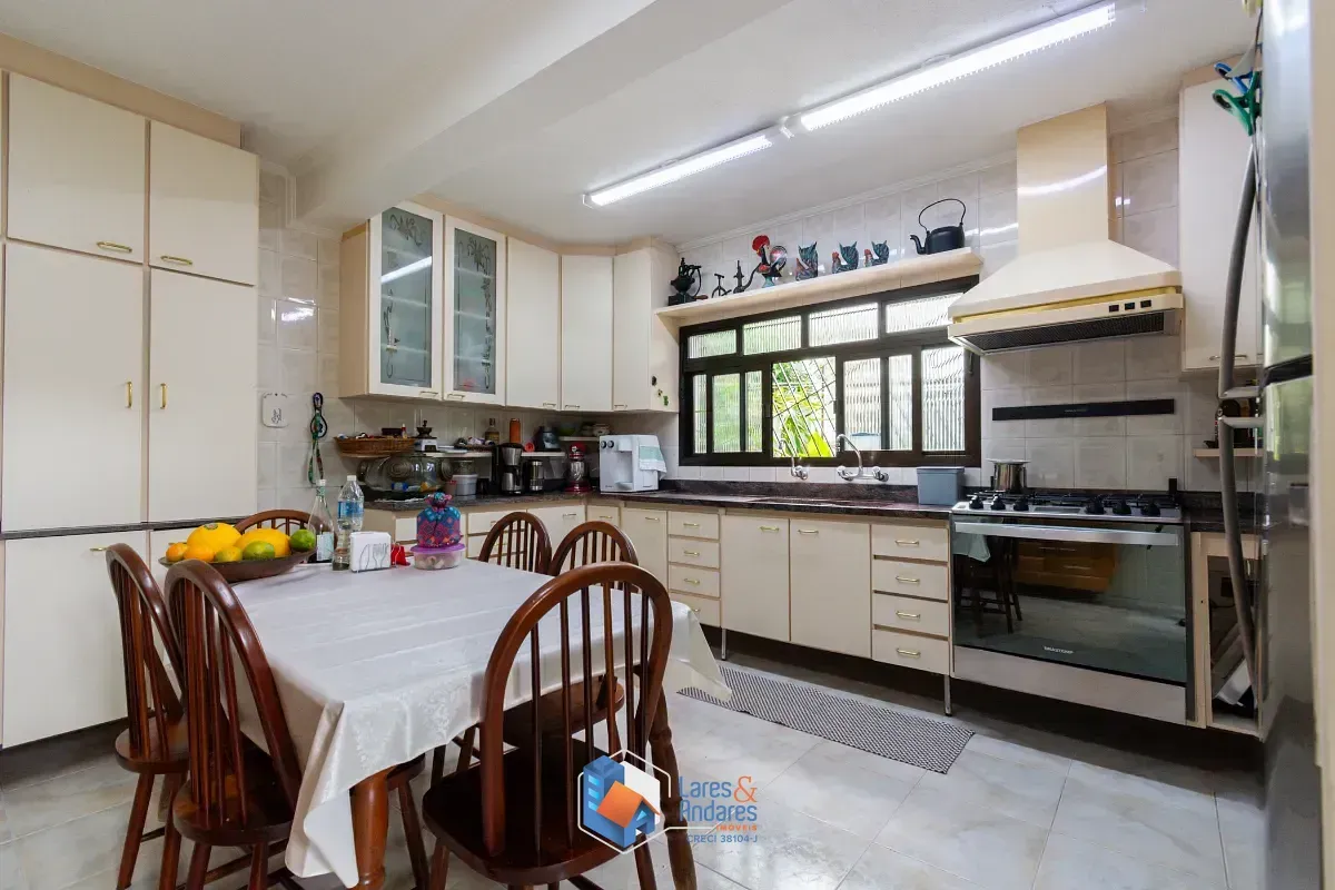 Imagem Casa para venda em Vila das Mercês com 4 quartos, sendo 1 suíte, 263m²
