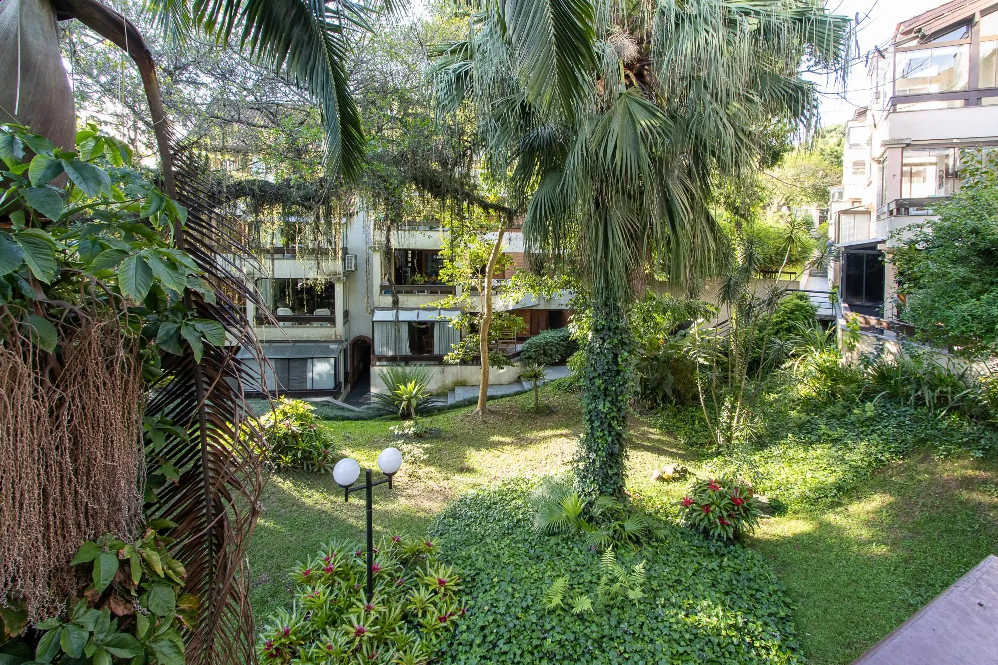 Imagem Apartamento bairro Cavalhada com 03 dormitórios, gabinete e 2 vagas 134,35m2 privativos!