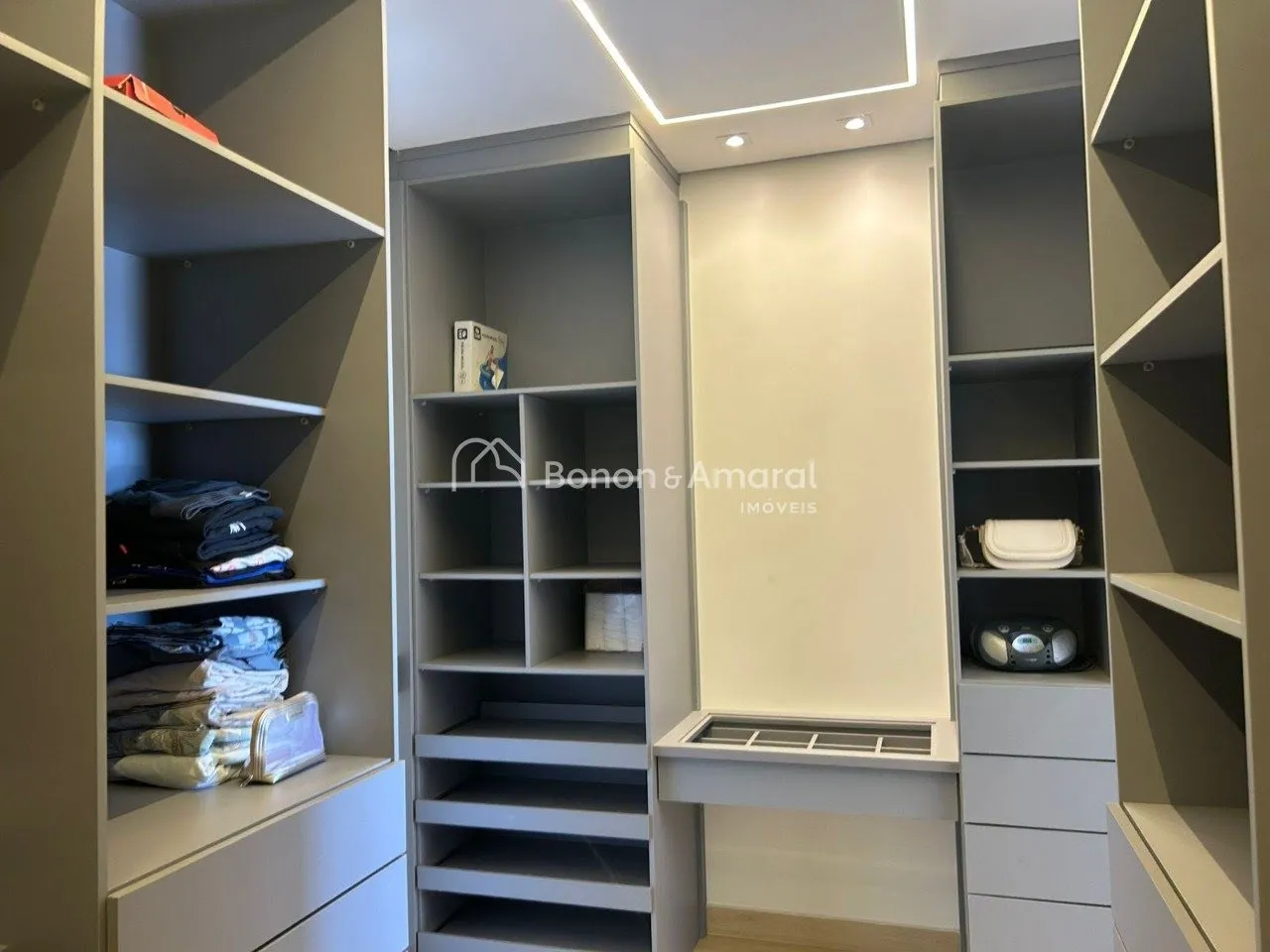 Imagem Sobrado à venda com 03 quartos por R$ 2690.000,00 no Condomínio Santorini bairro Parque Brasil 500, em Paulínia