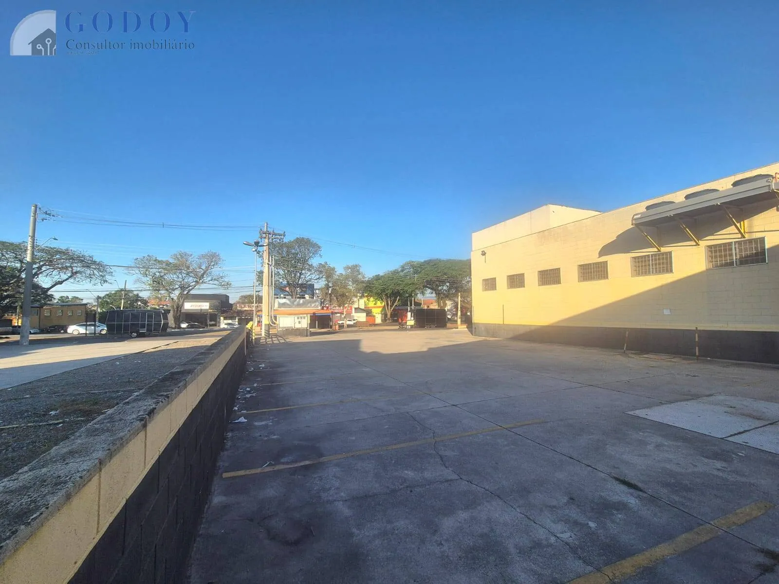 Imagem Galpão Comercial para Locação na Avenida Principal - 2.400m² de Oportunidad
