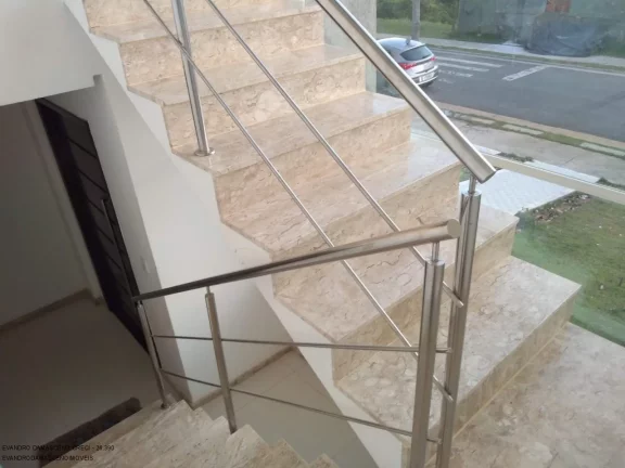 Imagem Casa em Condomínio de Luxo para Locação em Camaçari-BA, 3 Quartos, 3 Suítes, 2 Salas, 2 Banheiros, 4 Vagas, 280m².