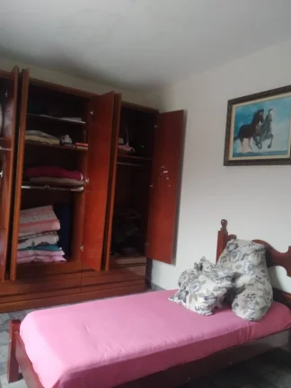 Imagem Sobrado Maravilhoso 240 m² 3 Dormitórios 2 vagas de Garagens Estuda Carro