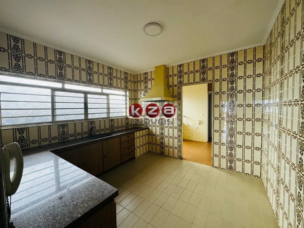 Imagem Imperdível oportunidade: Casa comercial de 3 quartos, 1 suíte, 3 salas, 3 banheiros e 2 vagas em Vinhedo-SP, Centro.