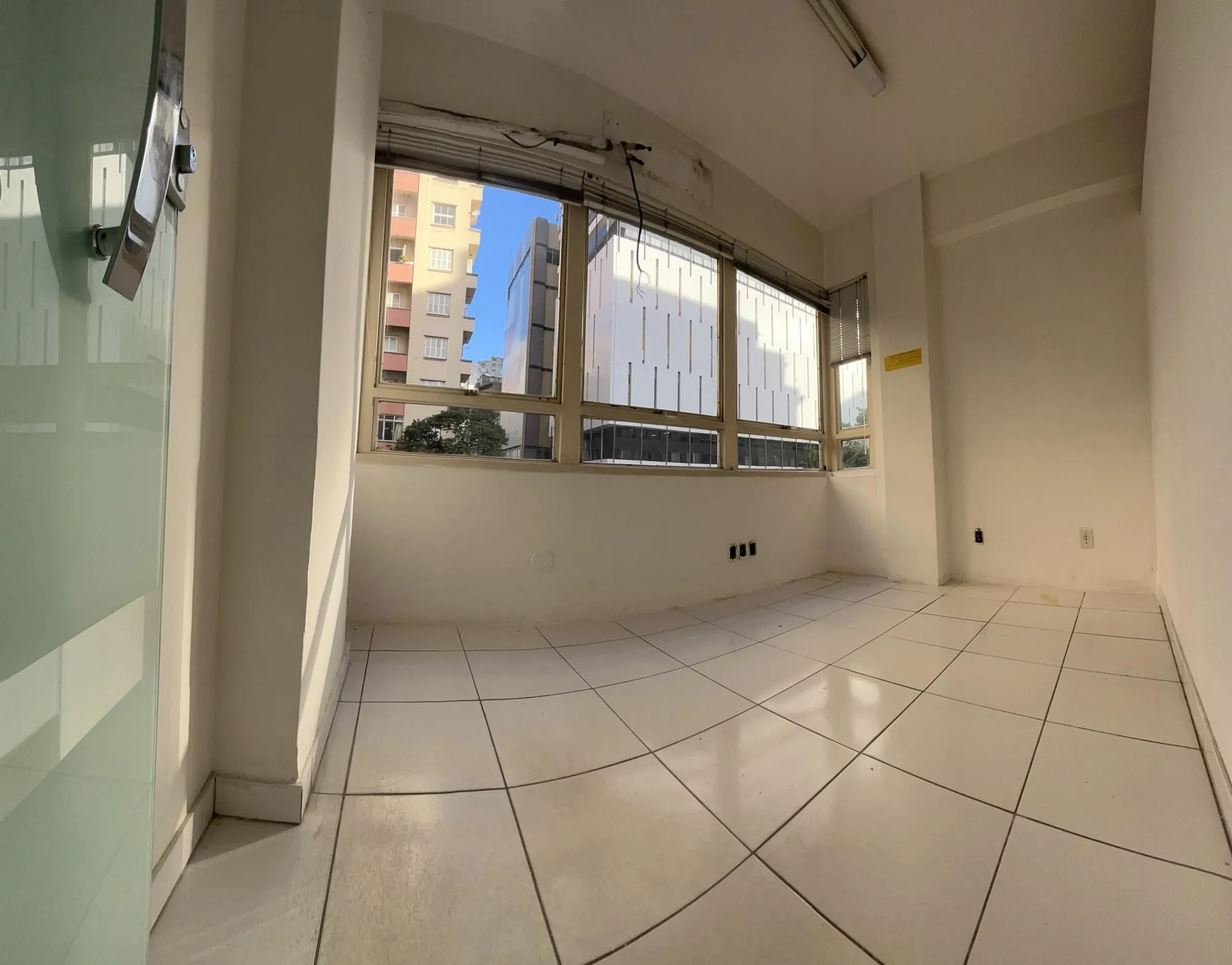 Imagem Excelente Oportunidade! Sala comercial para venda no centro de Porto Alegre.