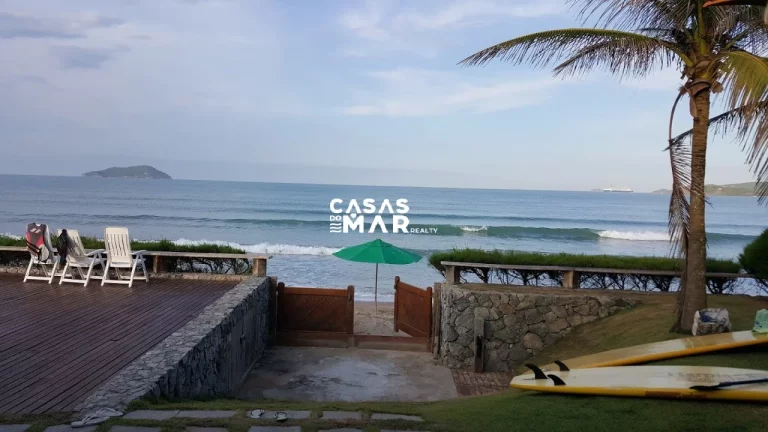 Imagem Casa de Luxo à Beira-Mar em Búzios, Condomínio Camurupim na Praia Rasa: 6 Quartos, 6 Suítes, 4 Salas - Segurança e Conforto!