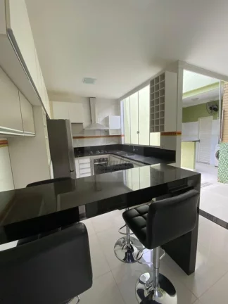 Imagem Aluguel de Casa em Condomínio de Luxo em Cuiabá-MT, Jardim Mossoró: 2 Quartos, 2 Suítes, 3 Salas, 3 Banheiros, 2 Vagas de Garagem.