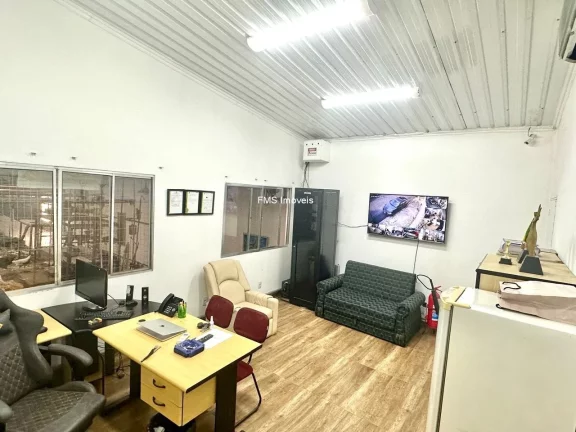 Imagem Galpão com Potencial para "Sale-Leaseback" com 370m2 à venda na Vila Anastácio
